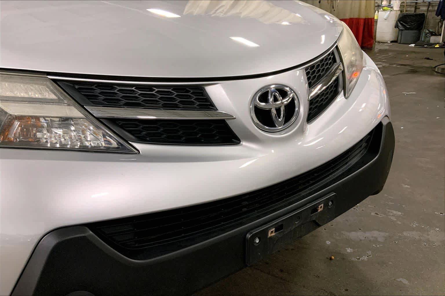 Used 2013 Toyota RAV4 LE AWD/4WD image 30