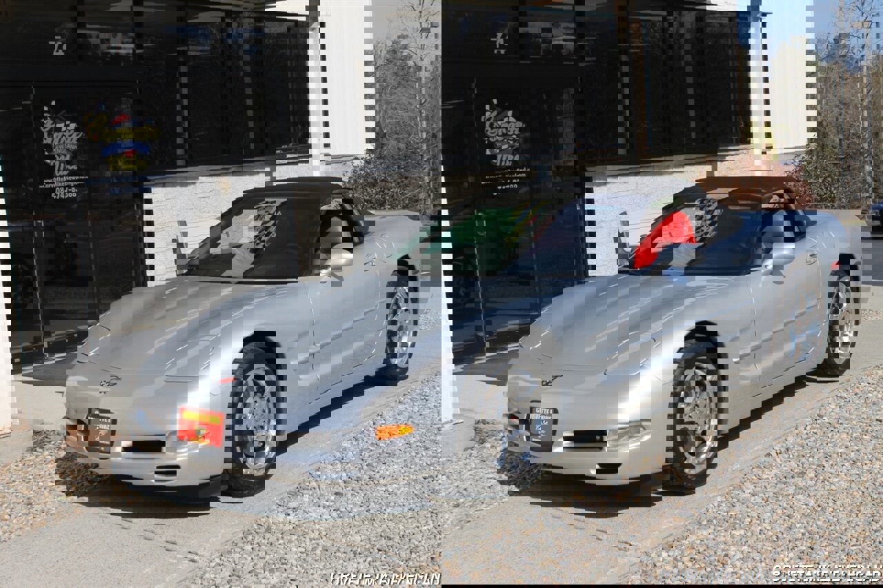 Used 2001 Chevrolet Corvette Convertible w/ Preferred Equipment Group2 image 2