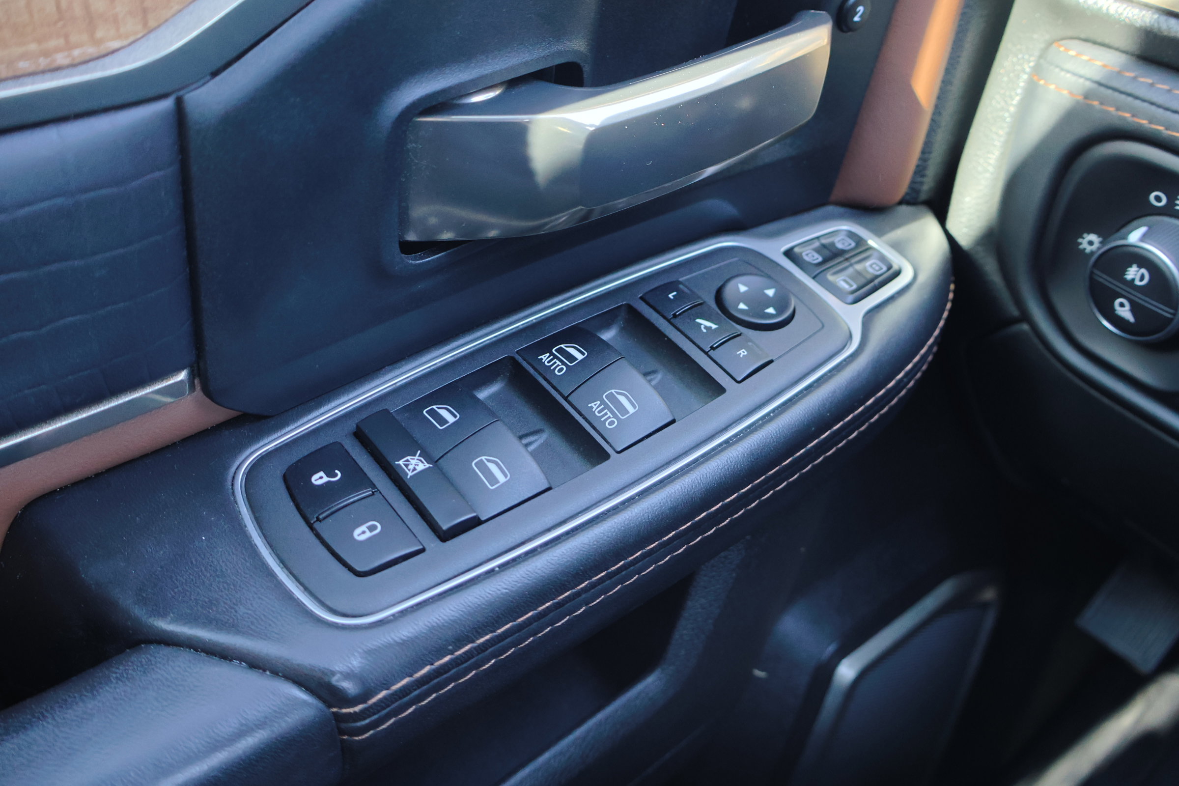 Used 2024 RAM 2500 Limited w/ Towing Technology Group image 15