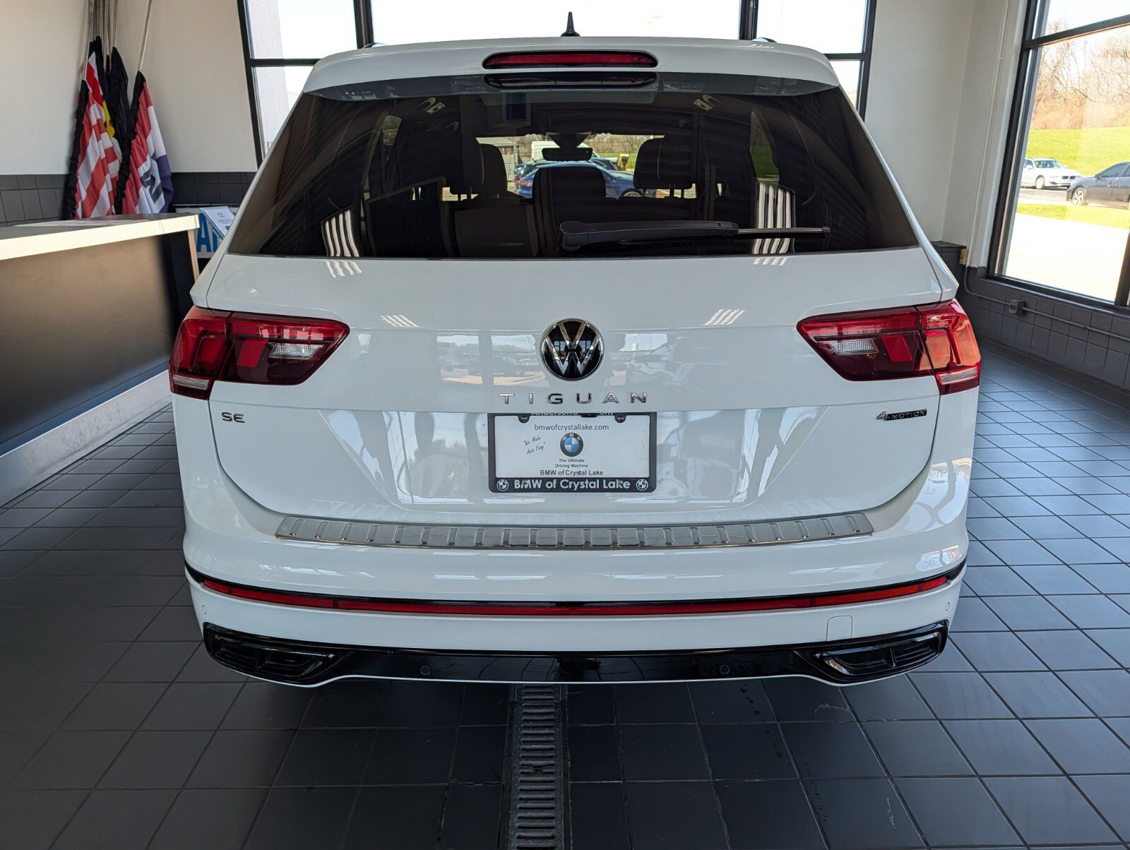 Used 2022 Volkswagen Tiguan SE R-Line image 4