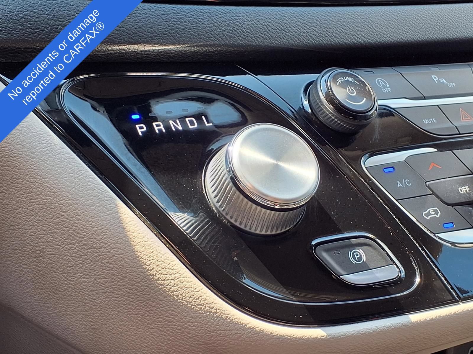 Used 2018 Chrysler Pacifica Touring-L FWD image 26