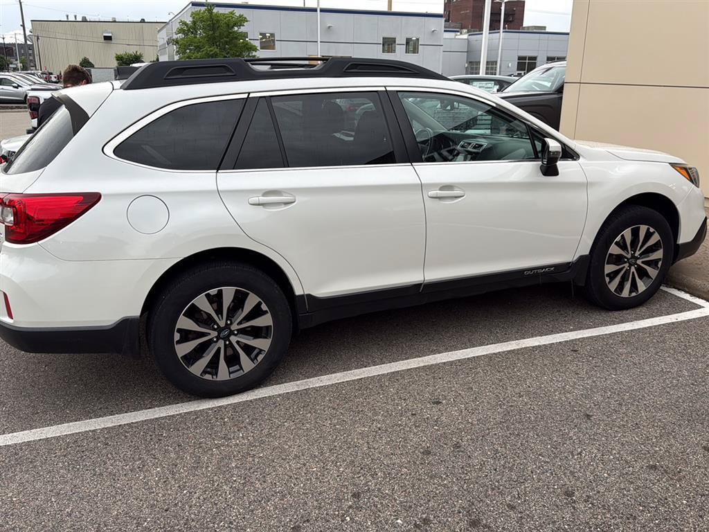 Used 2017 Subaru Outback 2.5i Limited w/ Popular Package #5 AWD/4WD image 5