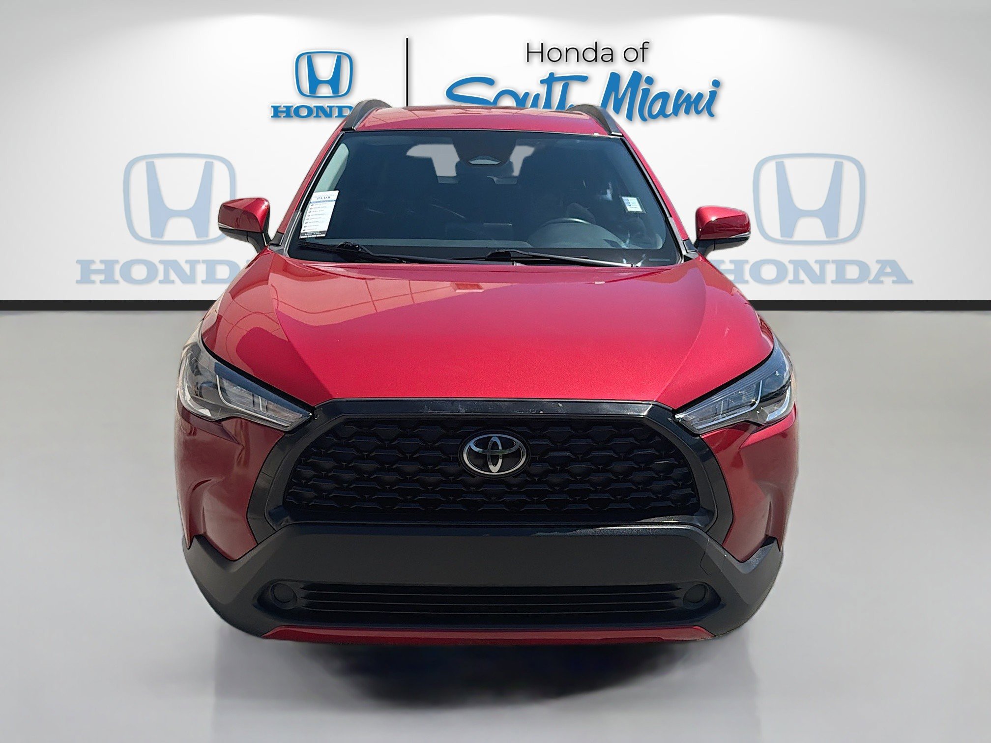 Used 2023 Toyota Corolla Cross LE FWD image 2