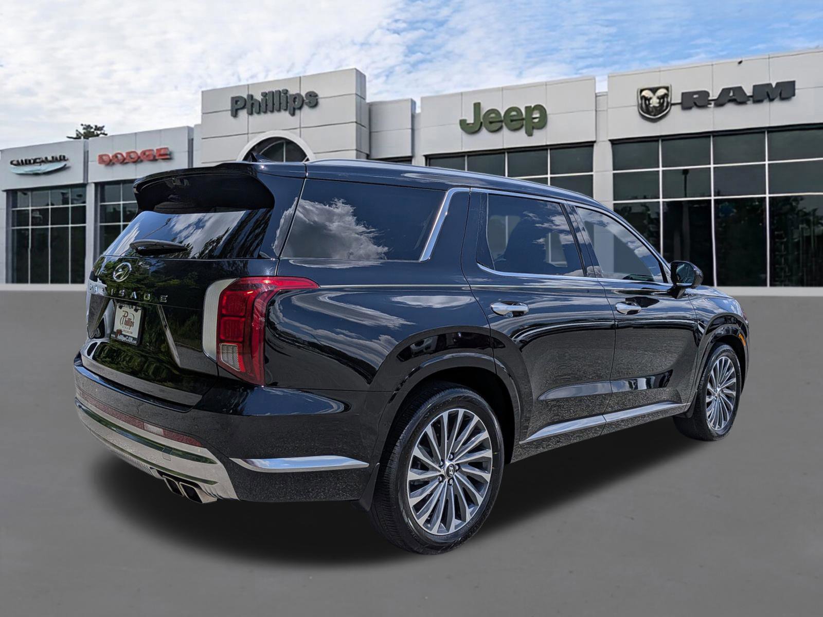 Used 2025 Hyundai Palisade Calligraphy FWD image 3