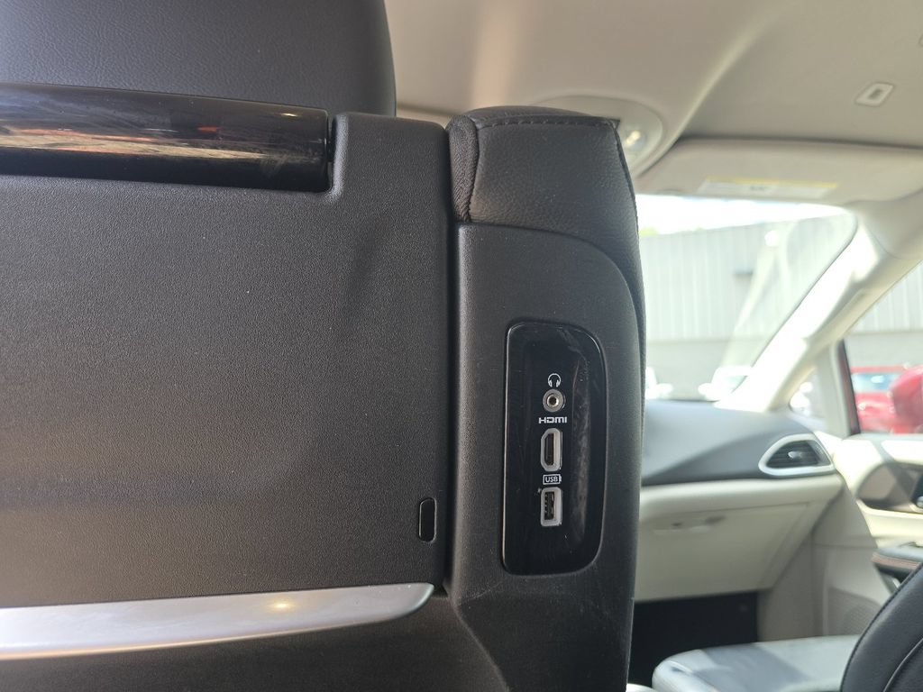 Used 2018 Chrysler Pacifica Touring-L Plus FWD image 23