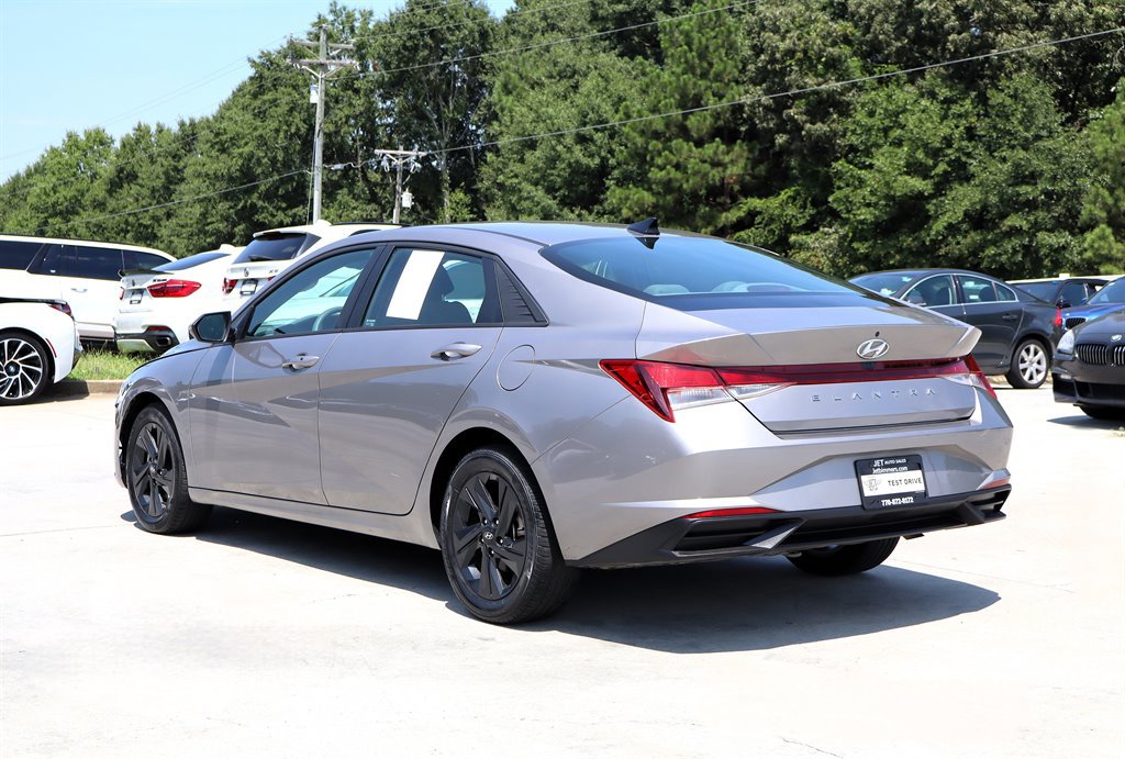 Used 2023 Hyundai Elantra SEL FWD image 5