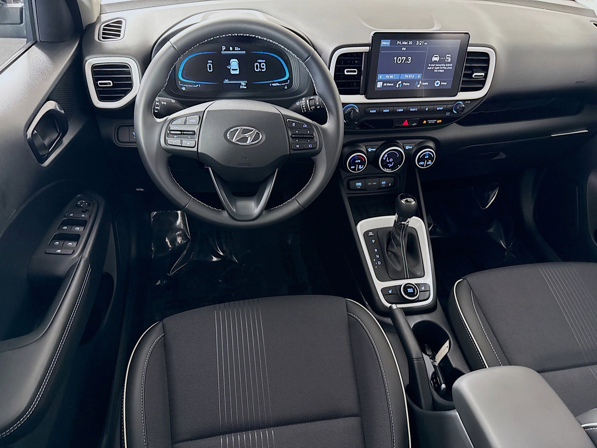 Used 2026 Hyundai Venue SEL FWD image 17