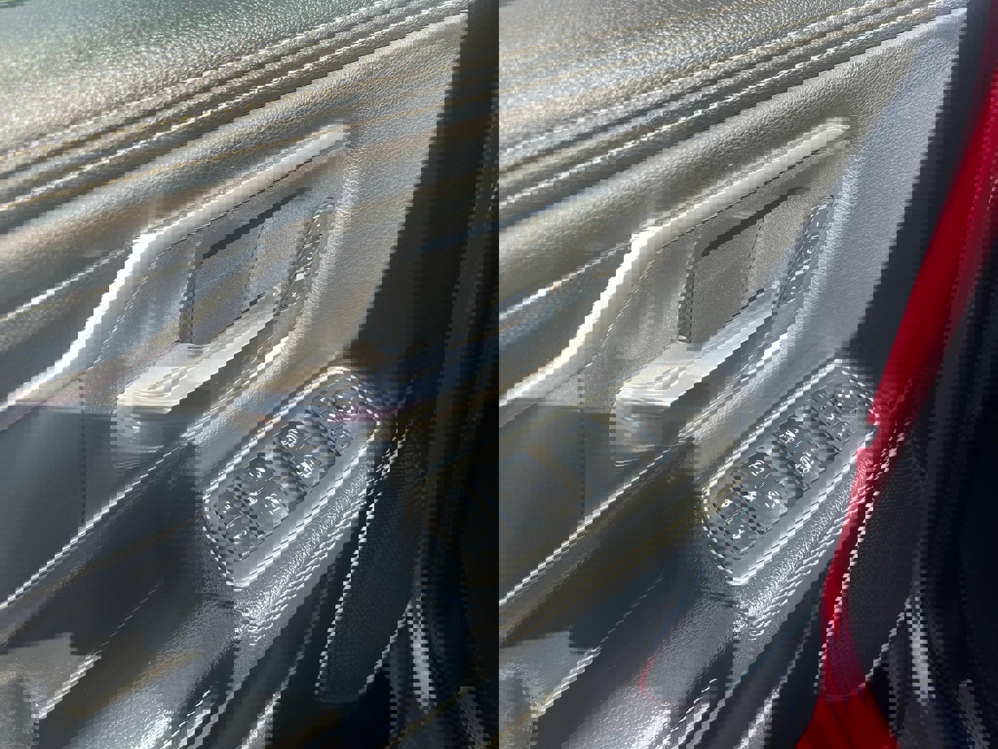 Used 2021 RAM 1500 Laramie w/ Sport Appearance Package image 18