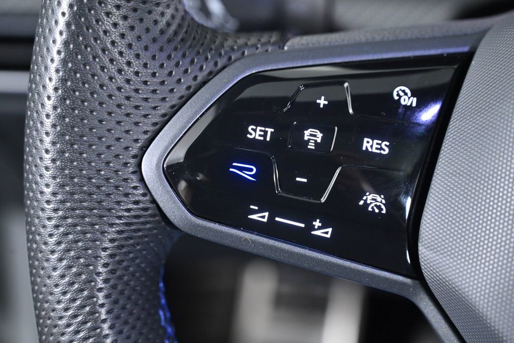 Used 2024 Volkswagen Golf R image 22