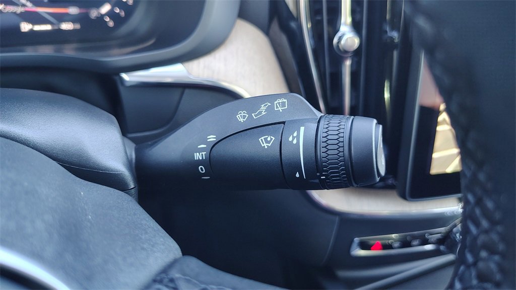 New 2026 Volvo XC60 B5 Plus w/ Climate Package image 17