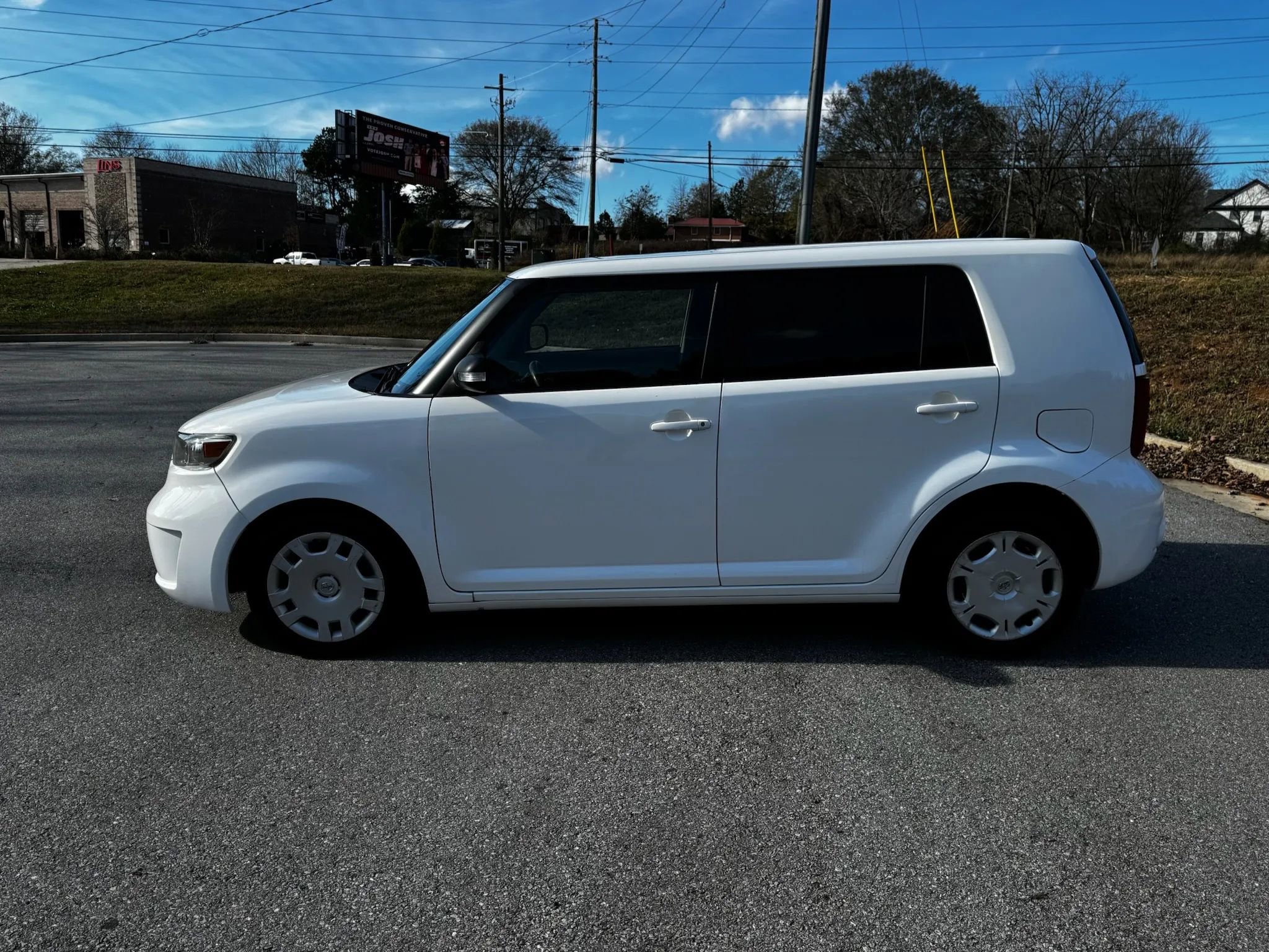 Used 2010 Scion xB image 3