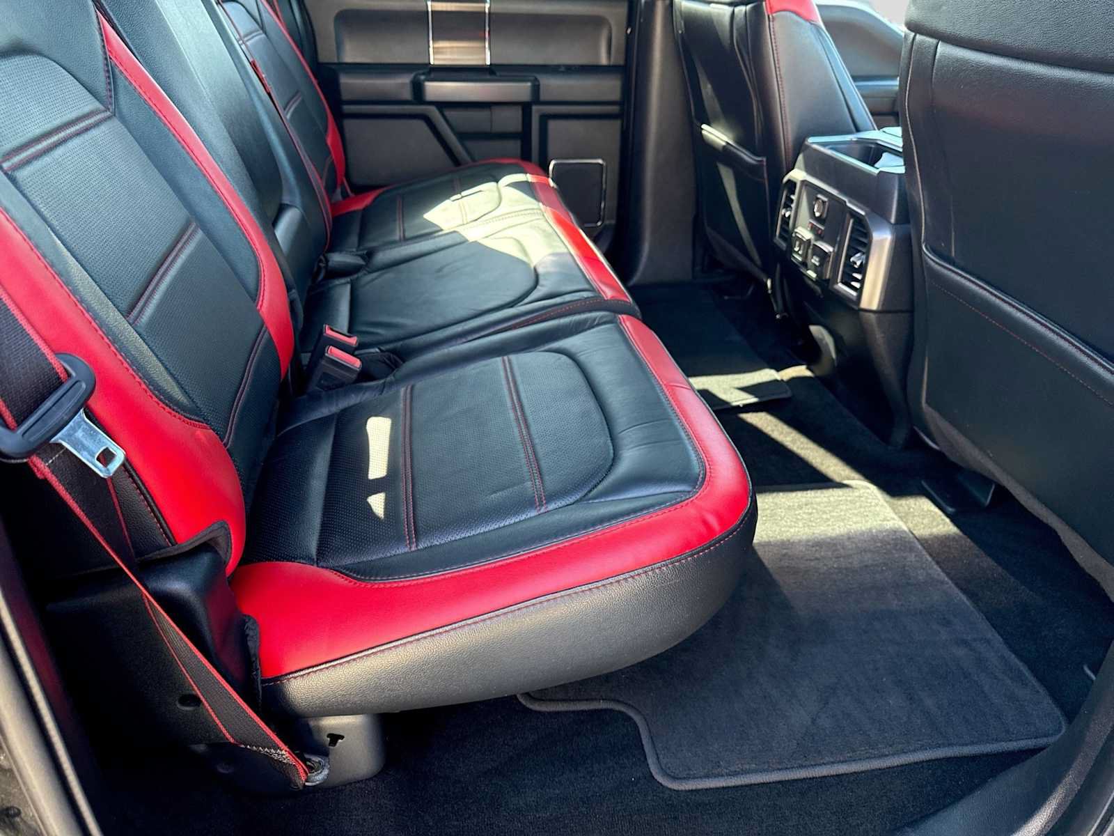 Used 2018 Ford F150 Lariat w/ Equipment Group 502A Luxury AWD/4WD image 20