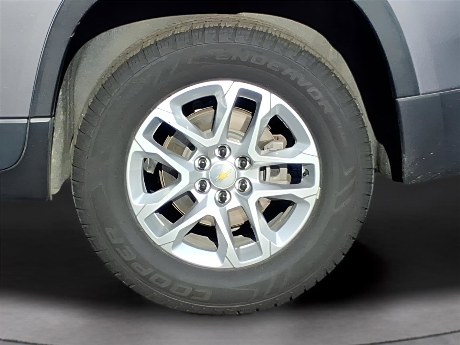 Used 2021 Chevrolet Traverse LT image 12