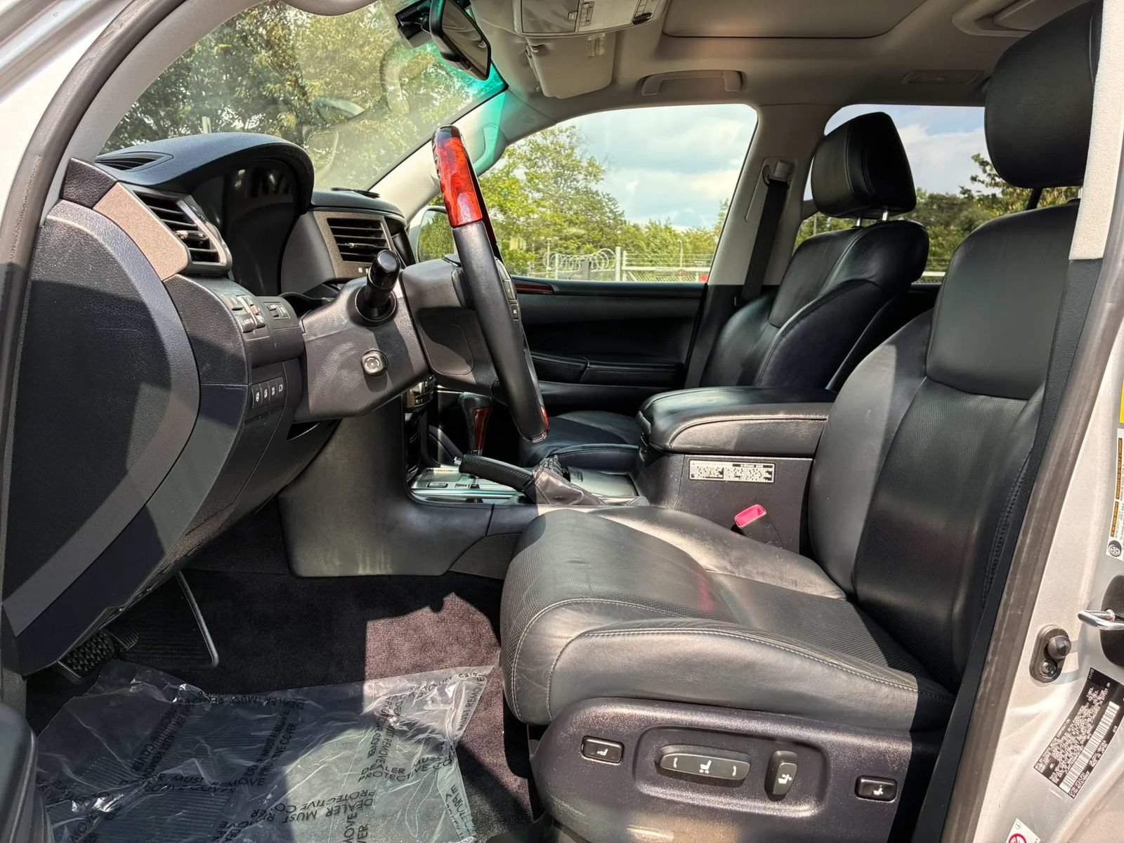 Used 2011 Lexus LX 570 4WD w/ Luxury Pkg image 14