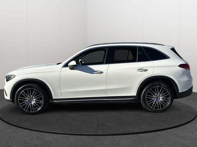 Used 2026 Mercedes-Benz GLC 300 4MATIC image 3
