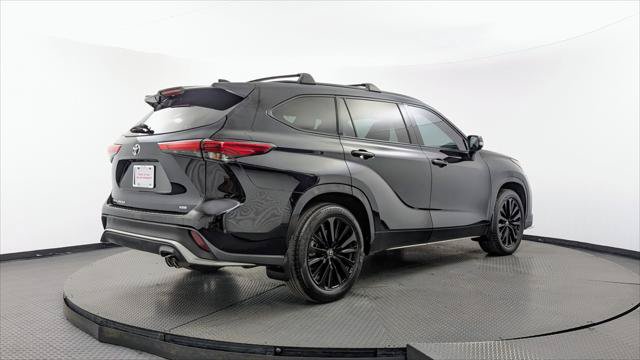 Used 2023 Toyota Highlander XSE FWD image 8