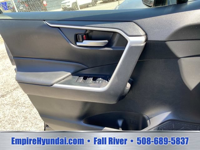 Used 2025 Toyota RAV4 XLE AWD/4WD image 21