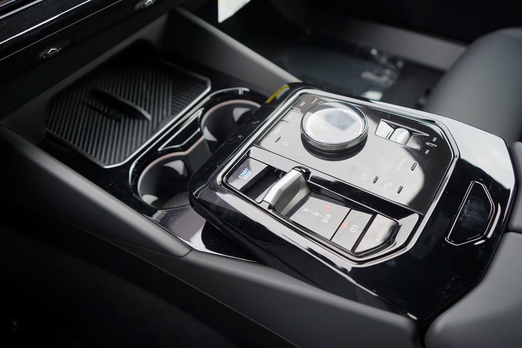 Used 2025 BMW i5 xDrive40 w/ Premium Package image 18