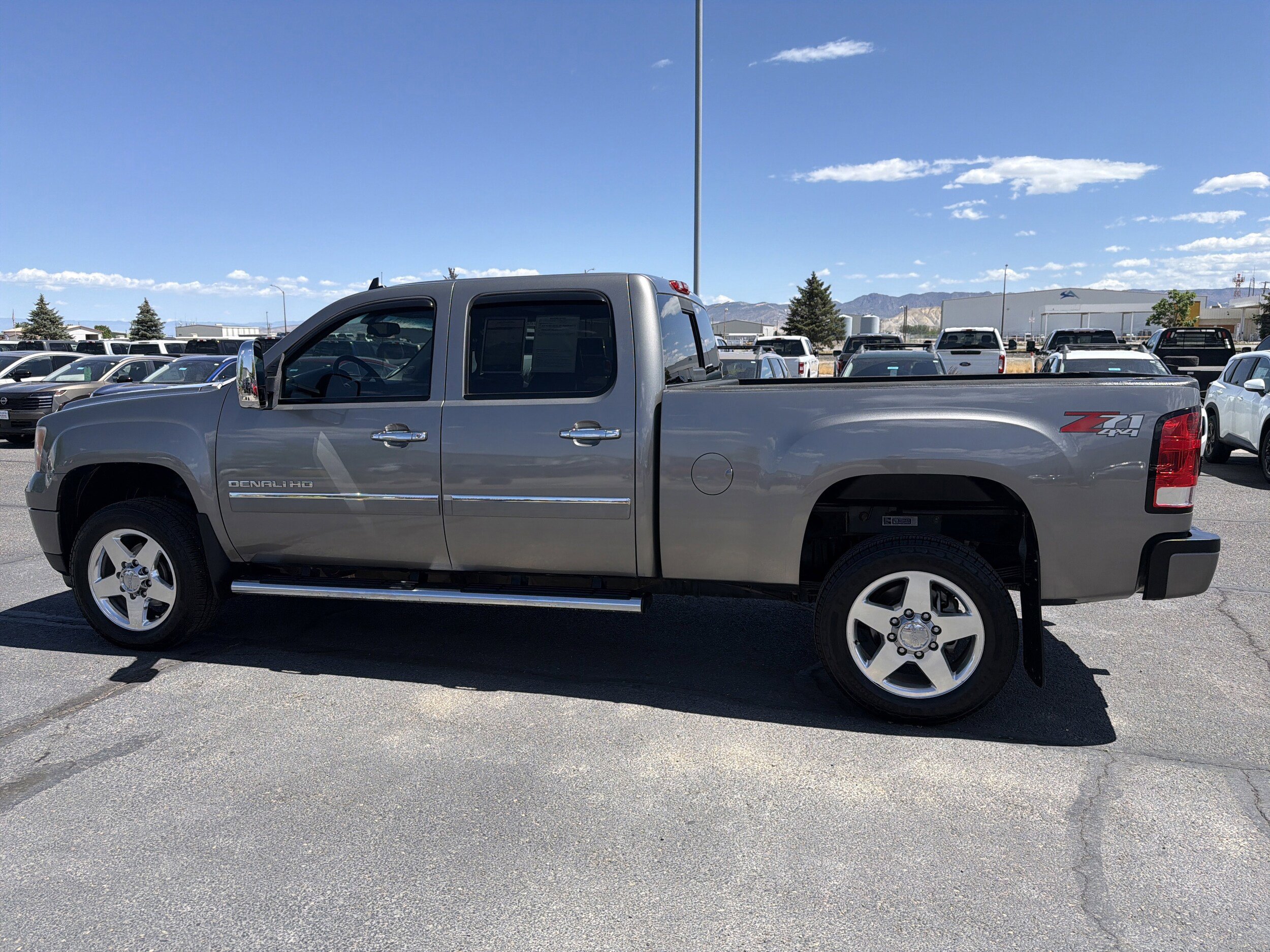 Used 2013 GMC Sierra 2500 Denali w/ Suspension Package, Off-Road AWD/4WD image 8