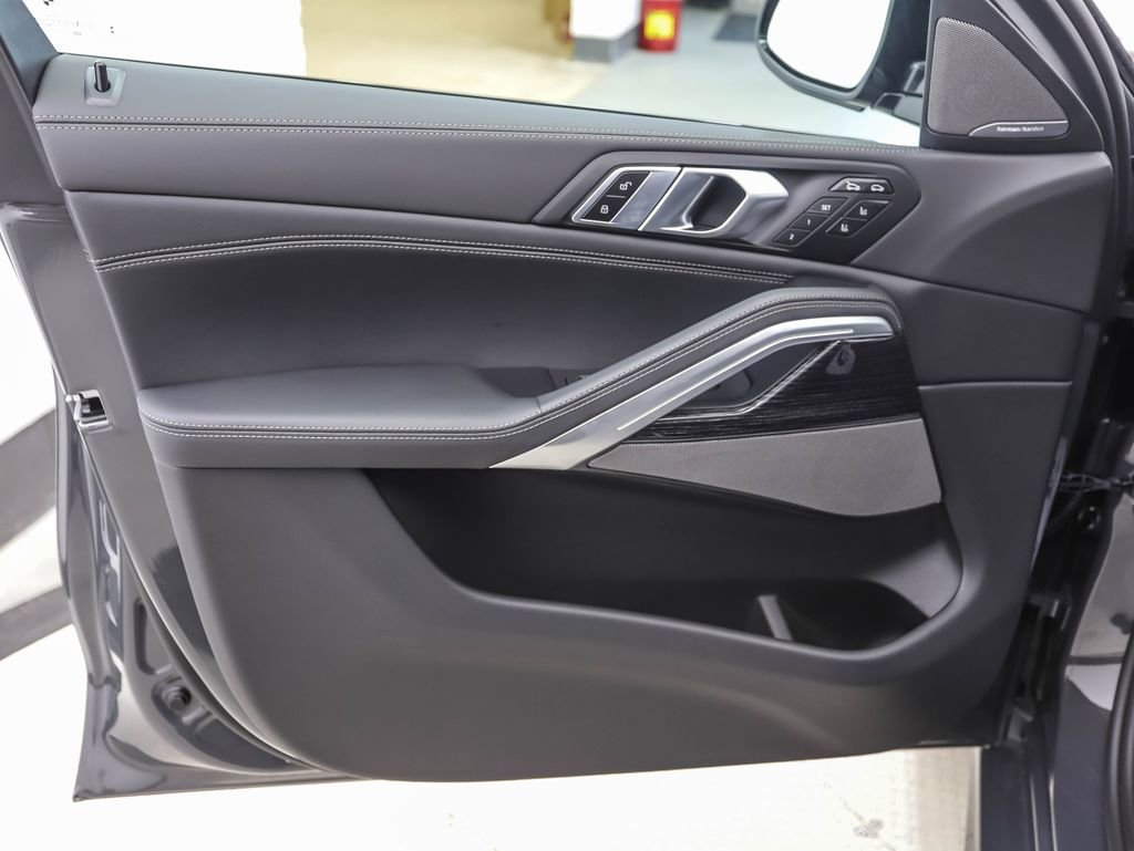 New 2026 BMW X6 xDrive40i w/ Executive Package image 9