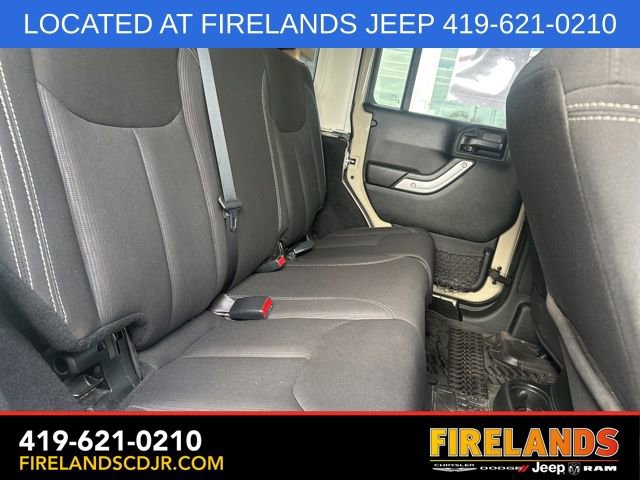 Used 2017 Jeep Wrangler Unlimited Rubicon w/ Connectivity Group AWD/4WD image 12
