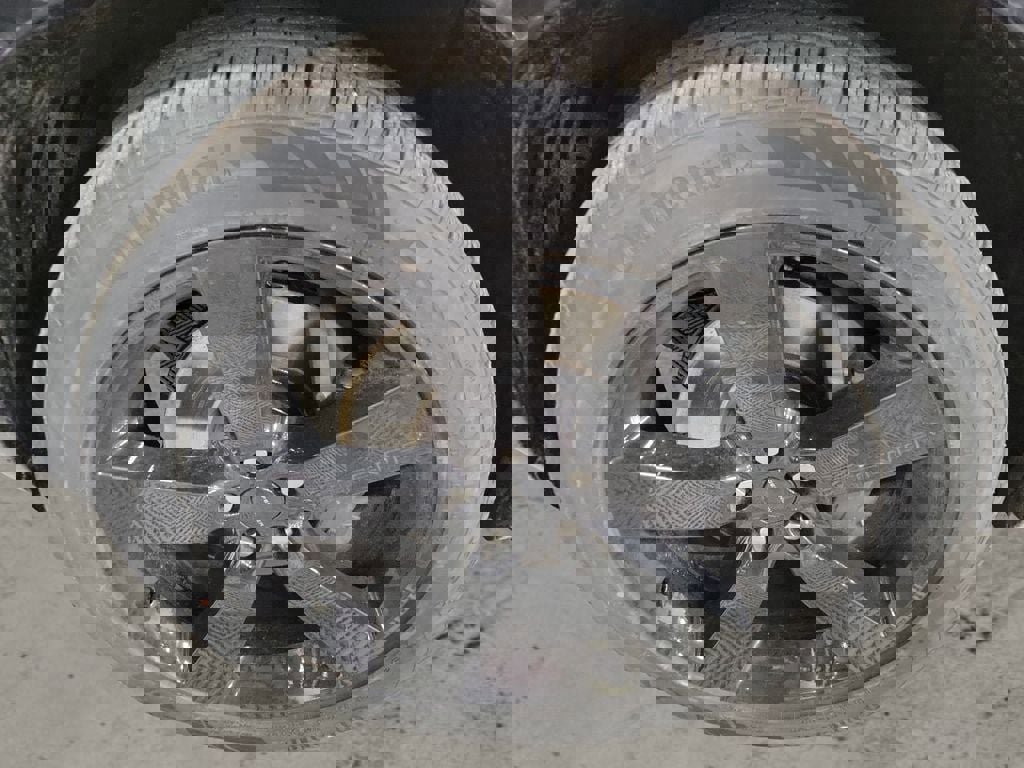 New 2026 Land Rover Defender 130 X-Dynamic SE image 9