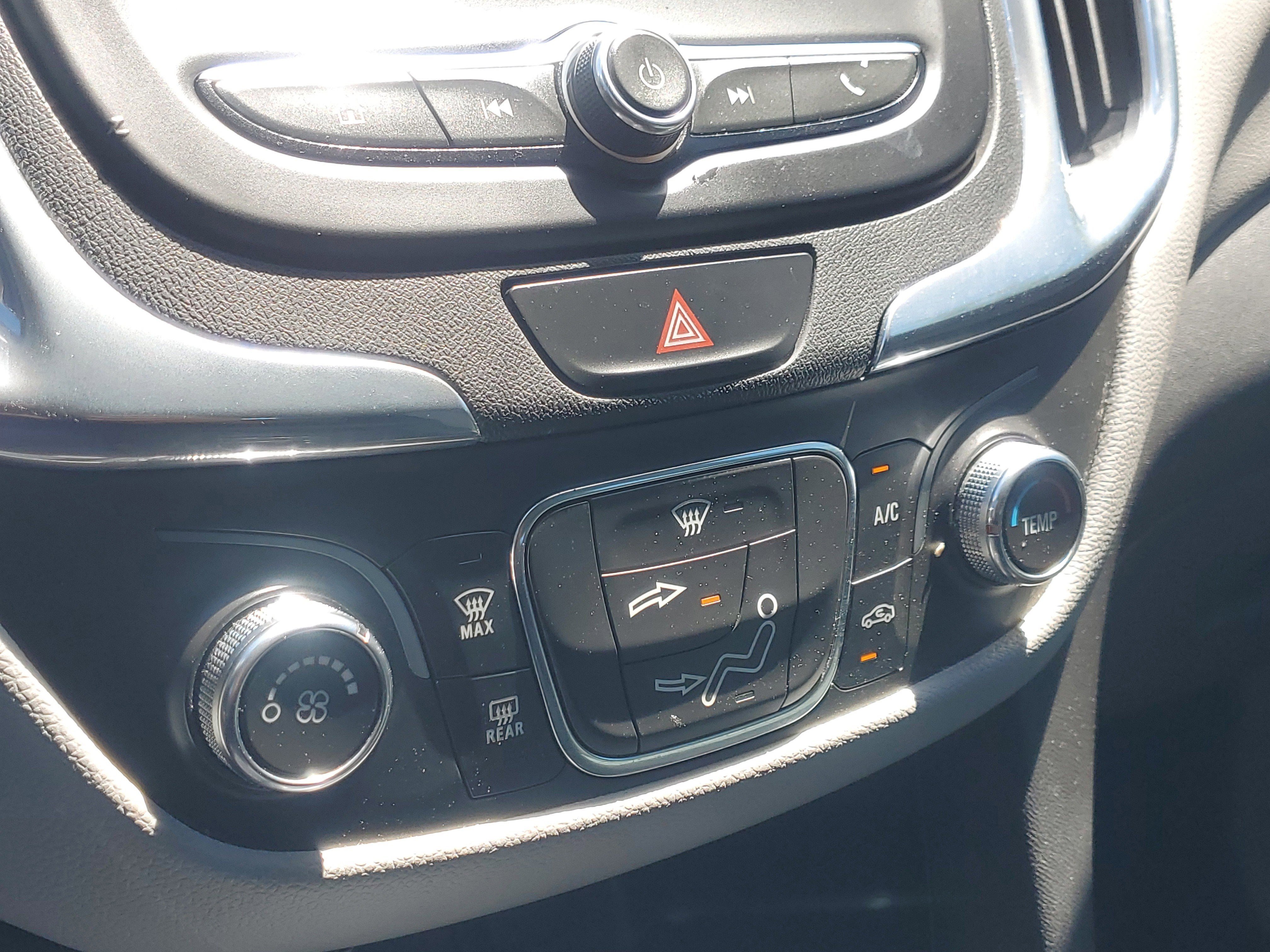 Used 2020 Chevrolet Equinox LS FWD image 28