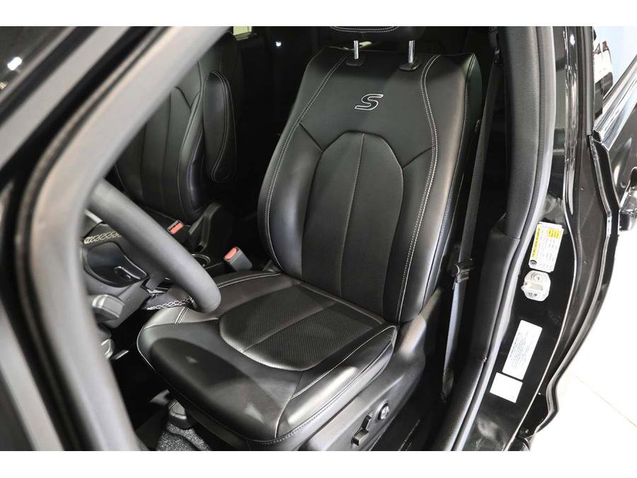 Used 2023 Chrysler Pacifica Touring-L w/ S Appearance Package image 14