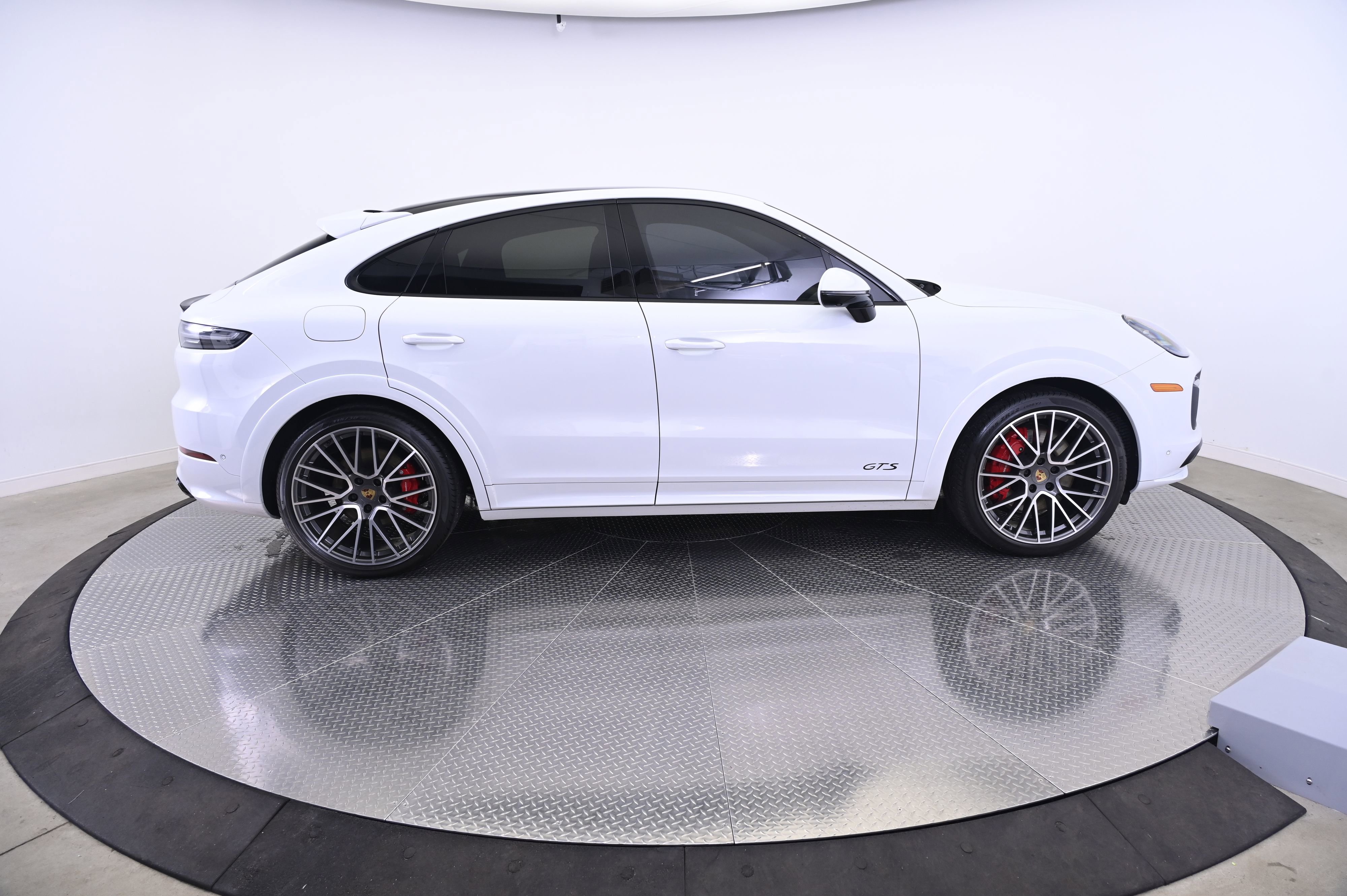 Used 2022 Porsche Cayenne GTS image 8