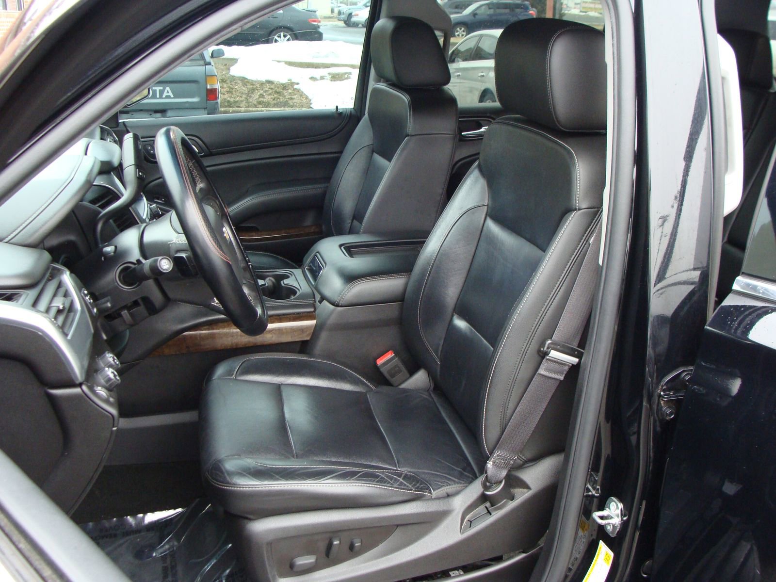 Used 2016 Chevrolet Suburban LT image 7