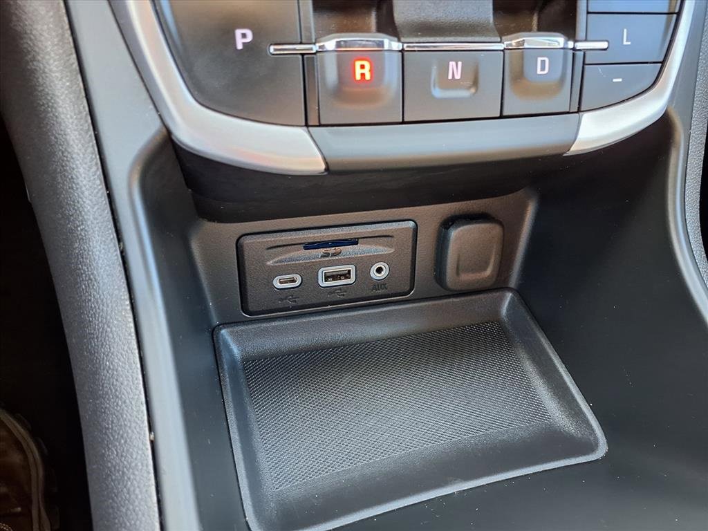 Used 2024 GMC Terrain SLT image 5