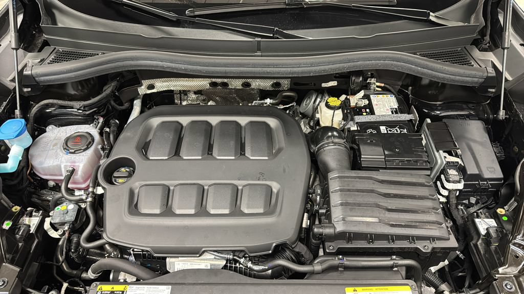 Used 2025 Volkswagen Tiguan SEL R-Line AWD/4WD image 27