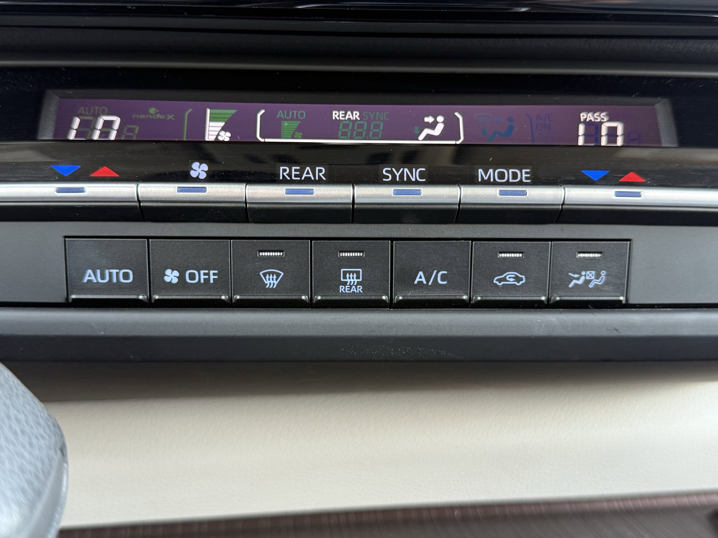 Used 2024 Toyota Sienna LE image 79