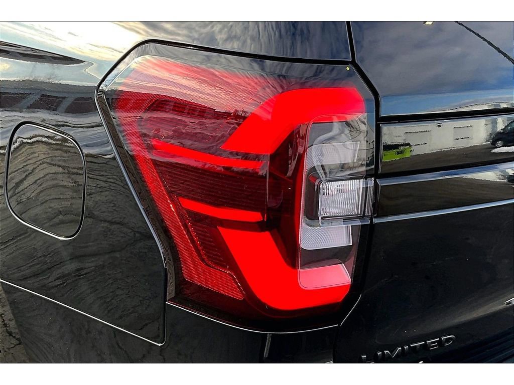 Used 2022 Ford Expedition Limited AWD/4WD image 32