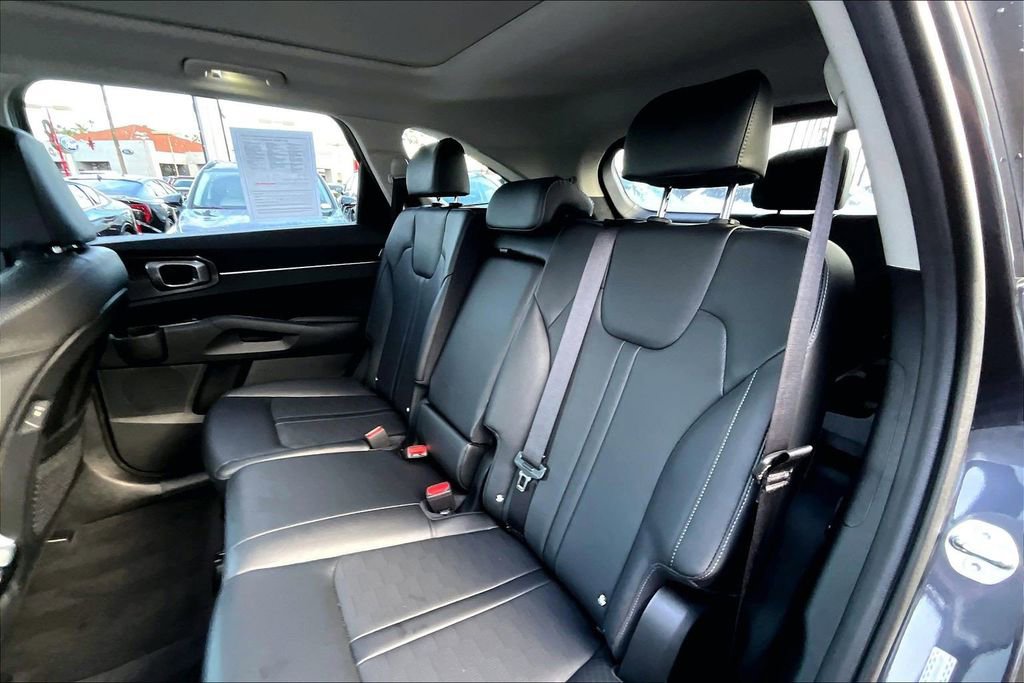 Used 2025 Kia Sorento S w/ Panoramic Sunroof Package image 15