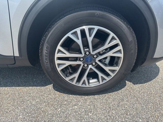 Certified 2022 Ford Escape SEL w/ Technology Package AWD/4WD image 9
