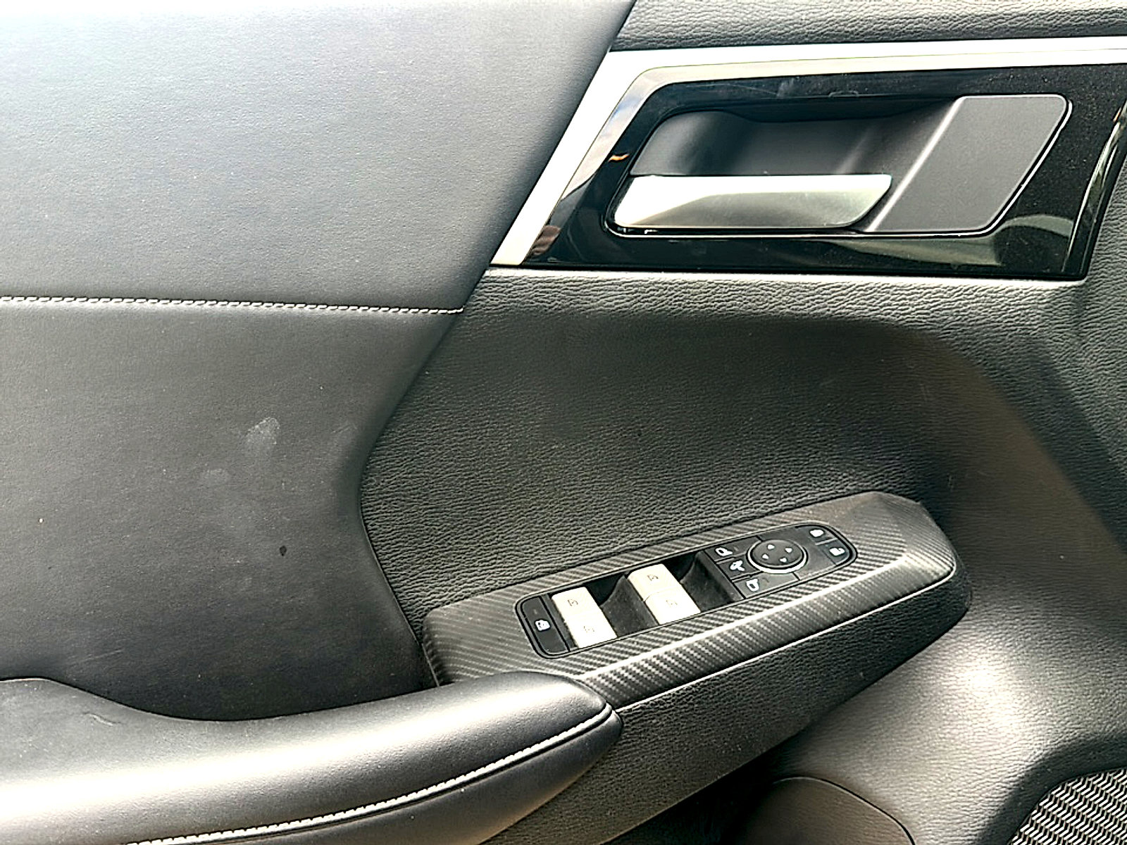 Used 2024 Mitsubishi Outlander SE image 12