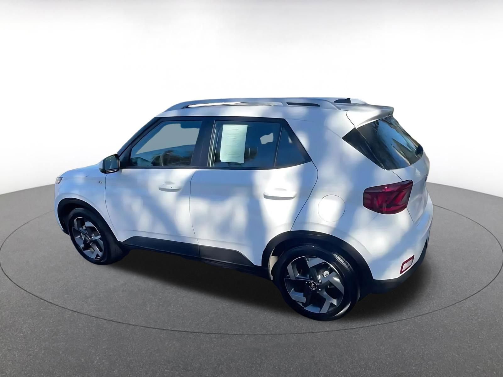 Used 2025 Hyundai Venue SEL image 10