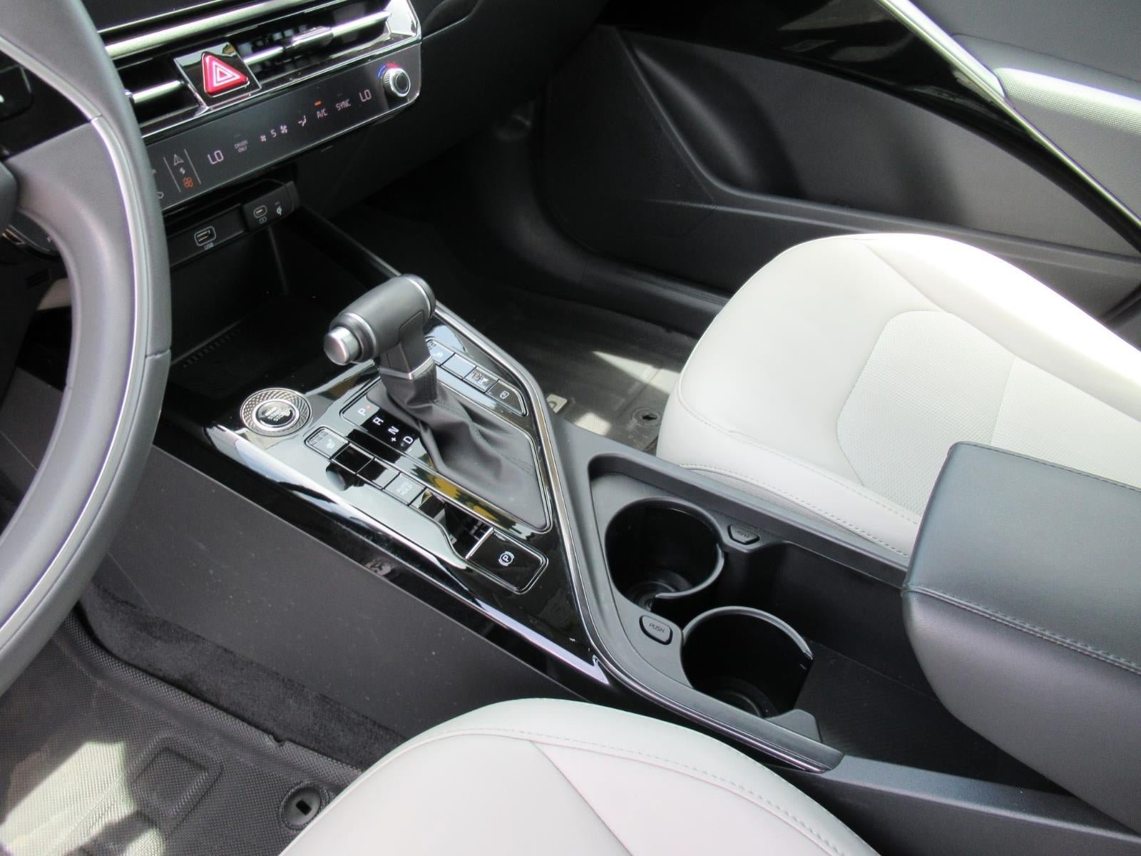 Used 2025 Kia Niro EX Touring FWD image 19