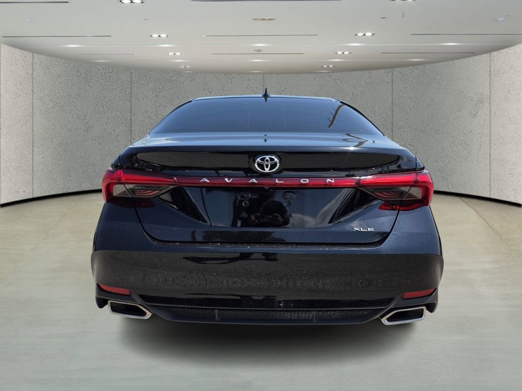 Used 2021 Toyota Avalon XLE w/ Moonroof Package image 4
