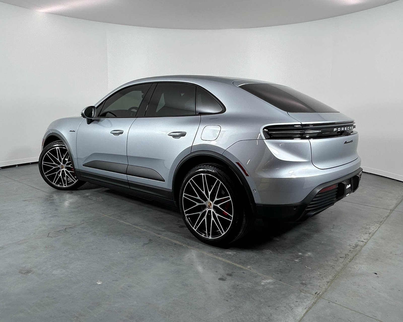 Used 2025 Porsche Macan 4S Electric image 3