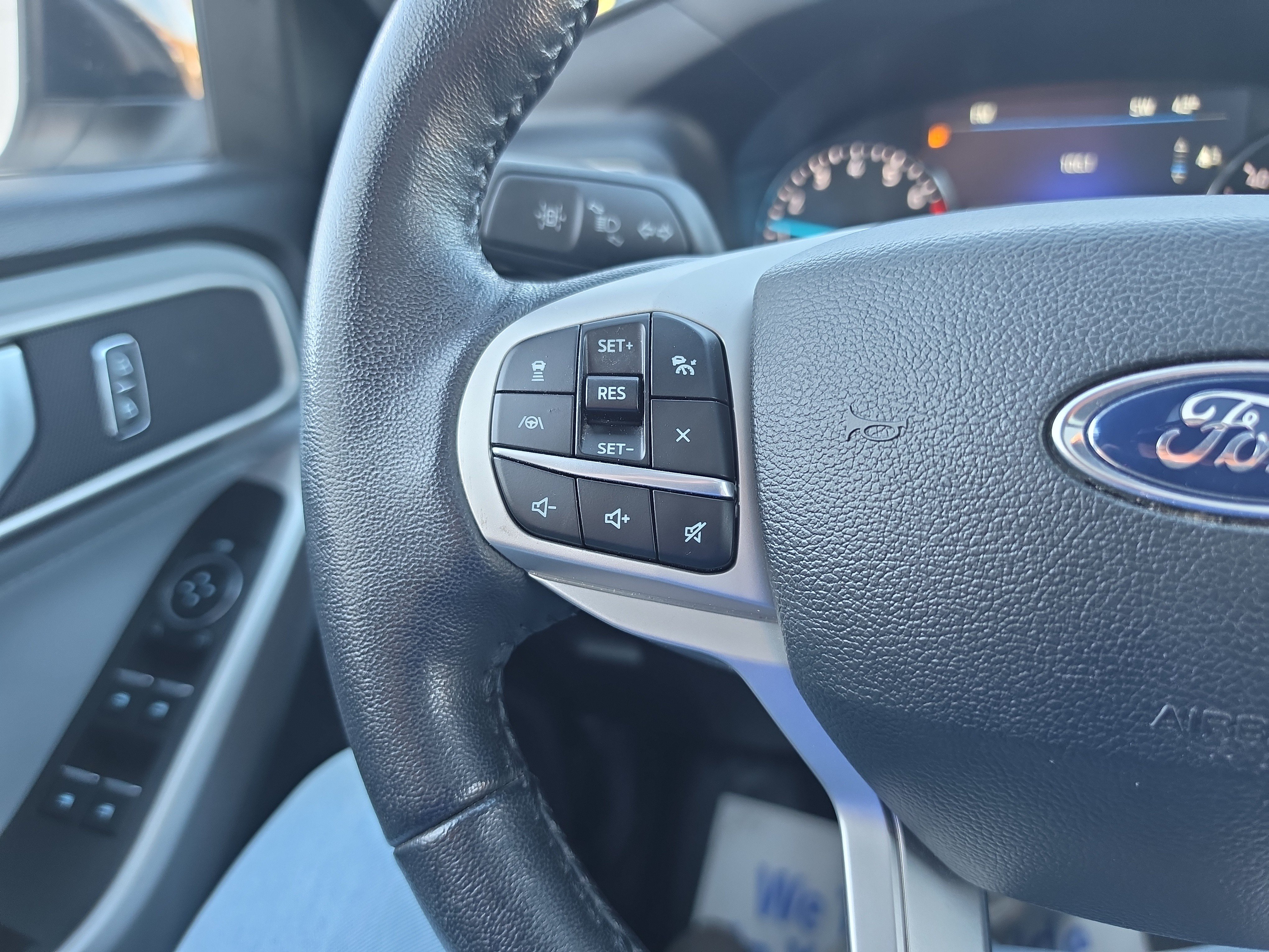 Used 2023 Ford Explorer XLT w/ Equipment Group 202A AWD/4WD image 22