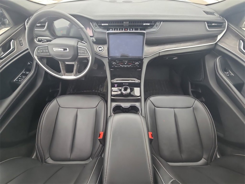 Used 2025 Jeep Grand Cherokee Limited w/ Black Appearance Package image 21