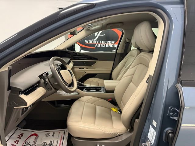 Used 2025 Lincoln Nautilus Premier image 11