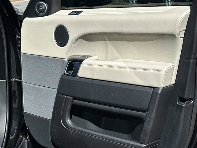 Used 2017 Land Rover Range Rover Sport HSE image 31
