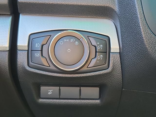Used 2015 Ford Explorer XLT w/ Equipment Group 202A FWD image 13