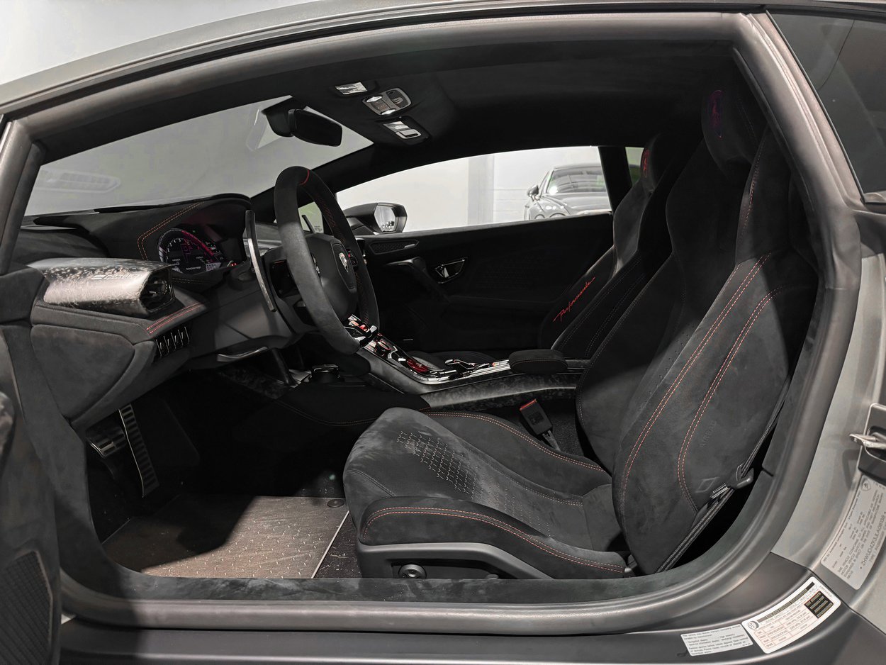 Used 2018 Lamborghini Huracan Performante image 10