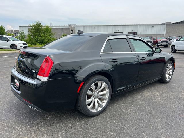 Used 2018 Chrysler 300 Touring w/ Chrome Appearance Package RWD image 8