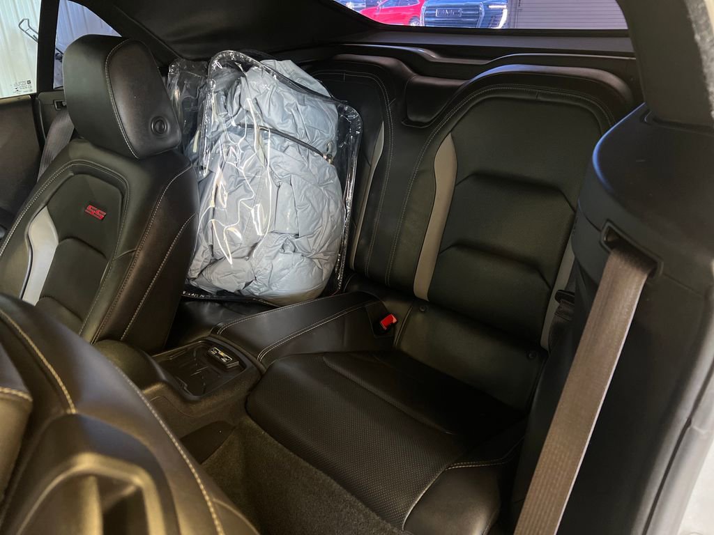 Used 2016 Chevrolet Camaro SS RWD image 13