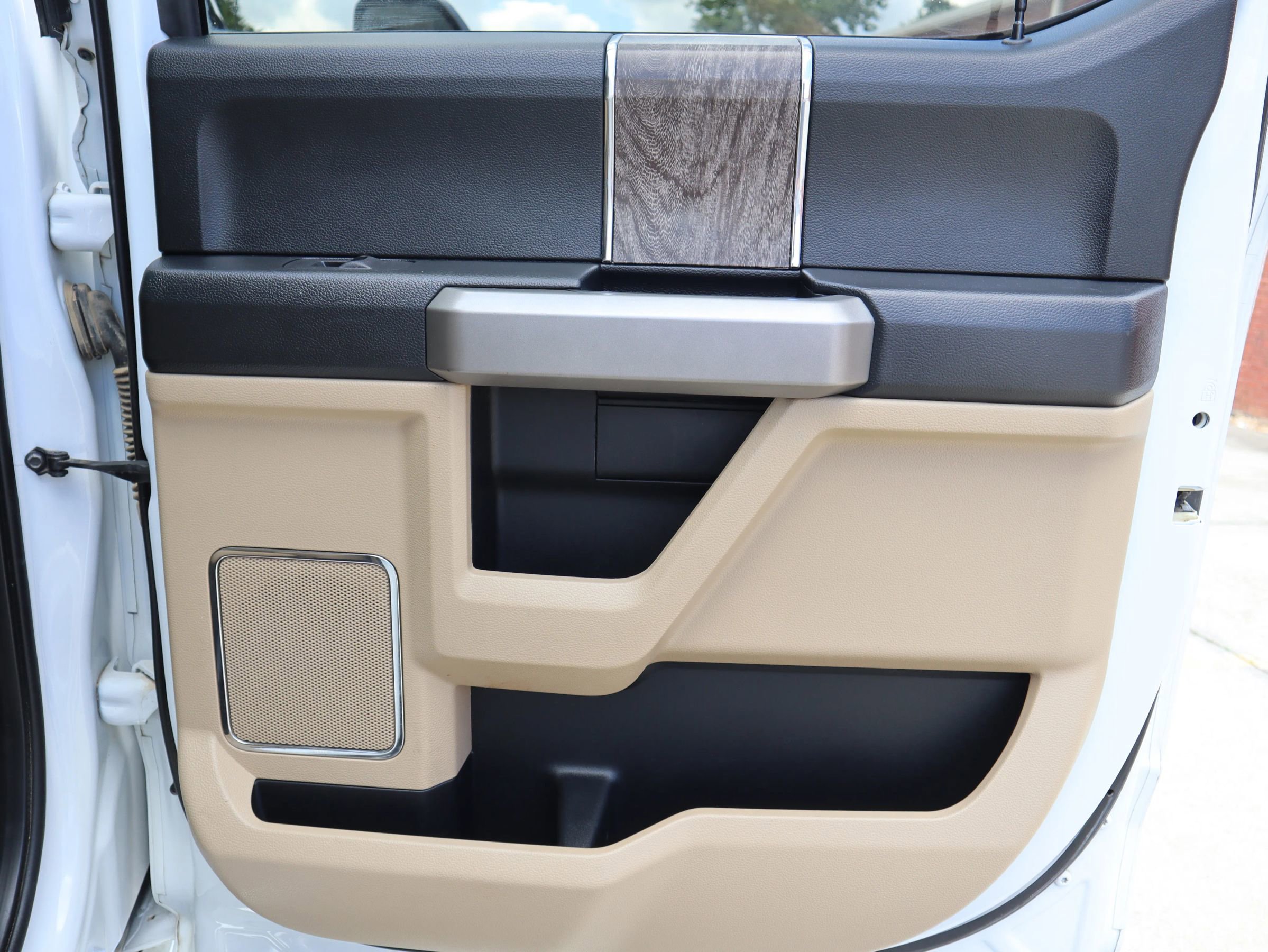 Used 2018 Ford F250 Lariat w/ Lariat Ultimate Package image 32